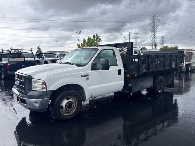2006 Ford F-350 XL 4x2 Flatbed Truck 2006 Ford F-350 XL 4x2 Flatbed Truck