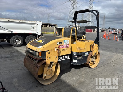 2004 Cat CB334D Compacteur à double bille