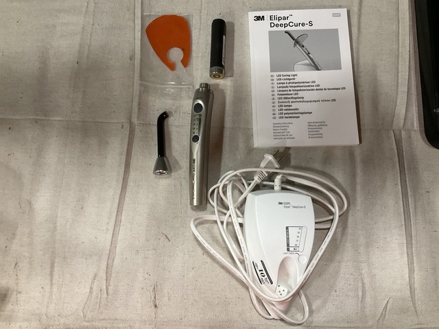 (5) 3M ESPE Elipar DeepCure-S Dental Curing Lights