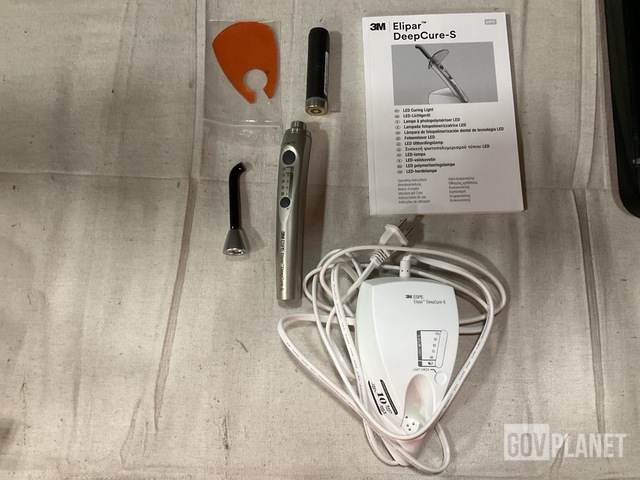 (5) 3M ESPE Elipar DeepCure-S Dental Curing Lights