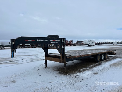 2015 Trailtech 30 ft Tri/A Gooseneck Equipment Trailer