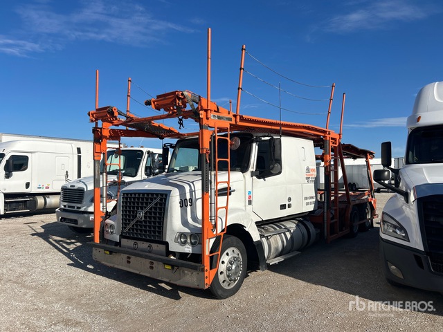 2018 Volvo VAH 6x4 Sleeper Car Carrier Truck
