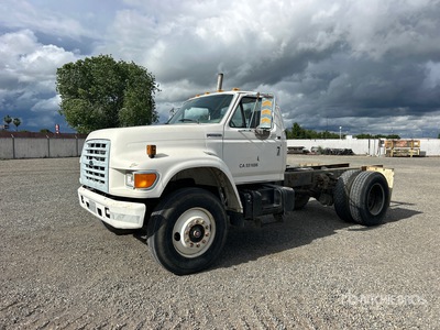 1998 Ford F-800 4x2 Cab and Chassis