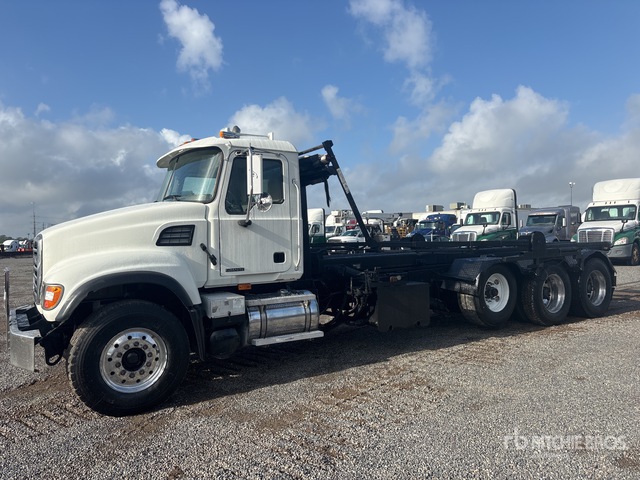 2006 Mack CV713 6x4 Roll-Off Truck