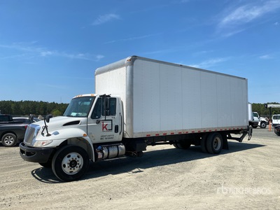 2019 International 4300 4x2 شاحنة فان