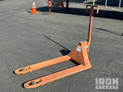 BT L2300 Pallet Jack