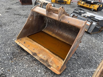64 in Q/C Cleanup Excavator Bucket