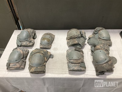 (399) Pairs of Knee Pads