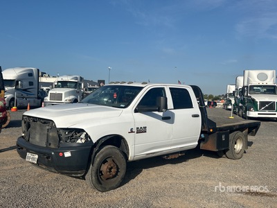 2013 Ram 3500 4x2 Crew Cab Camion à Plateau