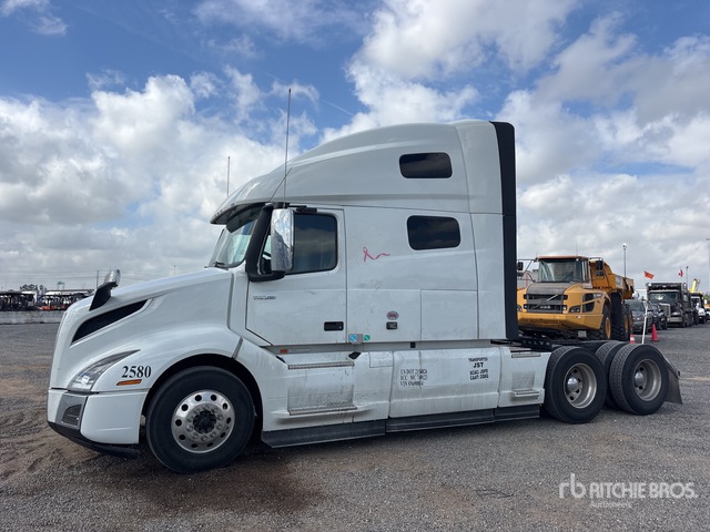 2025 VOLVO VNL