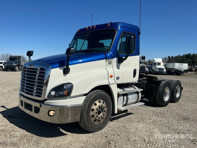 2018 Freightliner Cascadia 125 6x4 T/A Day Cab Truck Tractor