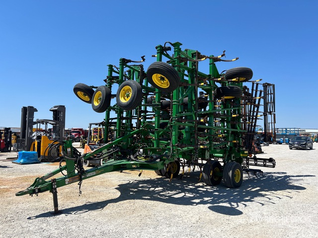 2018 John Deere 2230 47 ft 8 in Cultivator