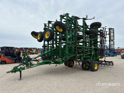 2018 John Deere 2230 29 ft Cultivator