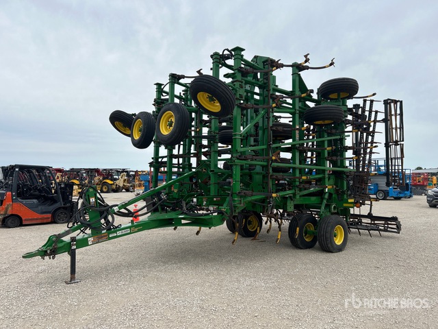 2018 John Deere 2230 47 ft 8 in Cultivator