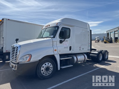 2018 Freightliner Cascadia 113 6x4 تراكتور شاحنة كابينة النوم (ثنائية المحور) (Inoperable)