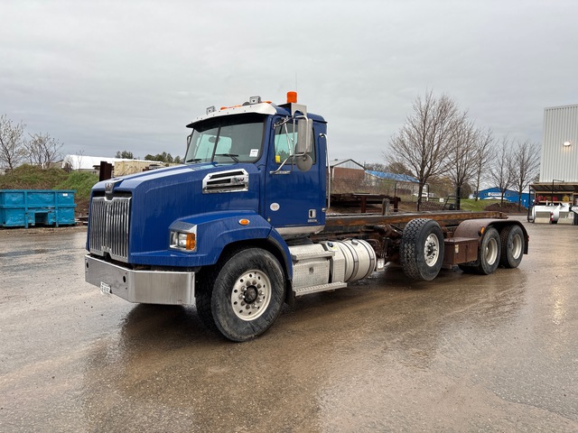 2018 Western Star 4700SB 8x4 Roll-Off Truck