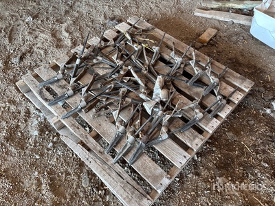 Quantity of (20) Crop Lifters