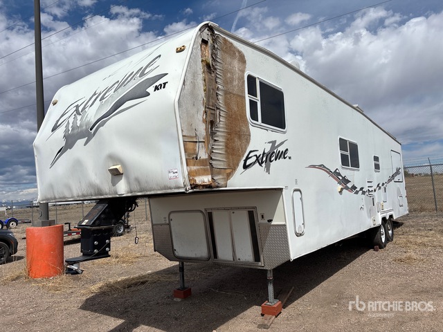 2002 Extreme 35 ft T/A Toy Hauler Travel Trailer