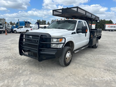 2016 Ford F-350 4x4 Extended Cab Flatbed Truck