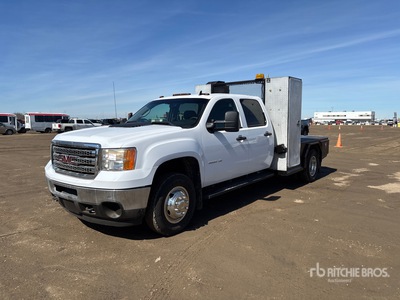 2013 GMC Sierra 3500HD 4x4 Crew Cab Flatbed Truck