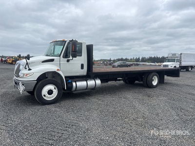 2015 International 4000 4x2 Camión Caja Abierta
