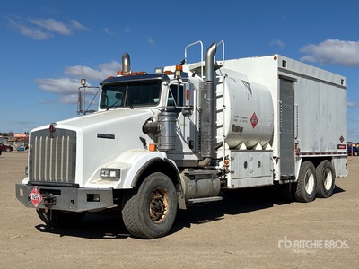 2011 Kenworth T800 6x4 Kraftstoff- / Schmiermittel Lkw