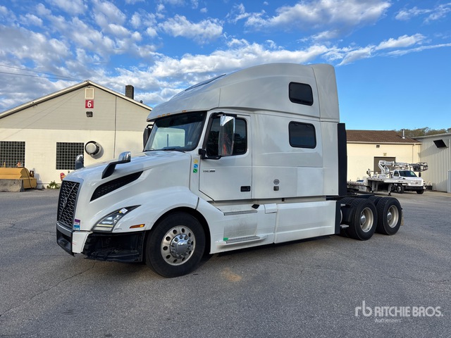 2019 Volvo VNL860 6x4 T/A Sleeper Truck Tractor
