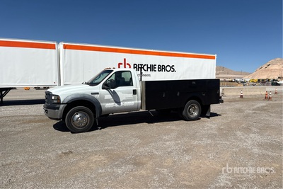 2006 Ford F-450 STX 4x2 Utility Truck