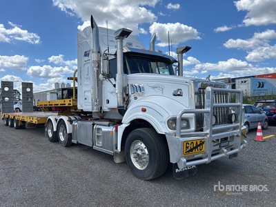 2015 Mack Super-Liner 6x4 Sleeper Cabine et châssis