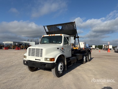 1999 International 4700 6x2 Roll-Off Truck