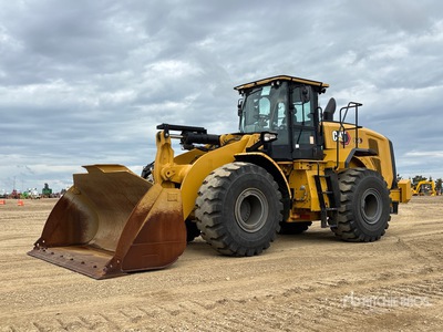2022 Cat 966 جرافة