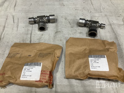 (1,090) Threaded Plugs & (2) Assorted Tube Tees