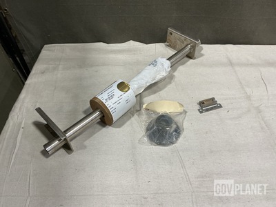 (1) Liquid Transmitter, (1) Tube Coupling Assembly & Assorted Items