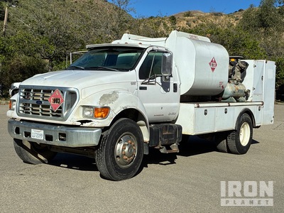 2002 Ford F-750 XLT 4x2 Lube Truck