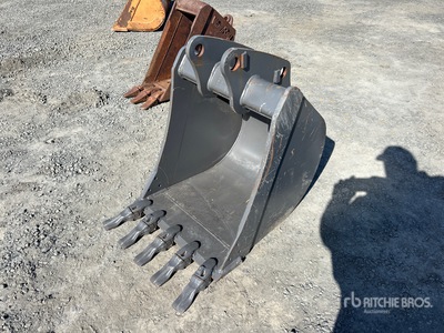 24 in Digging Excavator Bucket