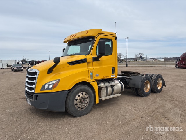 2020 Freightliner Cascadia 126 T/A Day Cab Truck Tractor