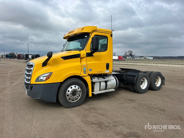 2020 Freightliner Cascadia 126 T/A Day Cab Truck Tractor