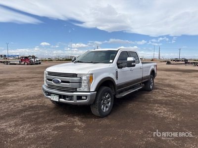 Ford F-350 Lariat 4x4 Crew Cab Pickup