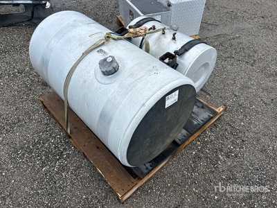 Quantity of (2) Aluminum Diesel Tanque de combustible