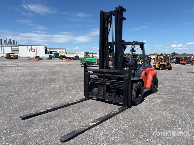 2017 Toyota 8FD70U 13350 lb Pneumatic Tire Forklift