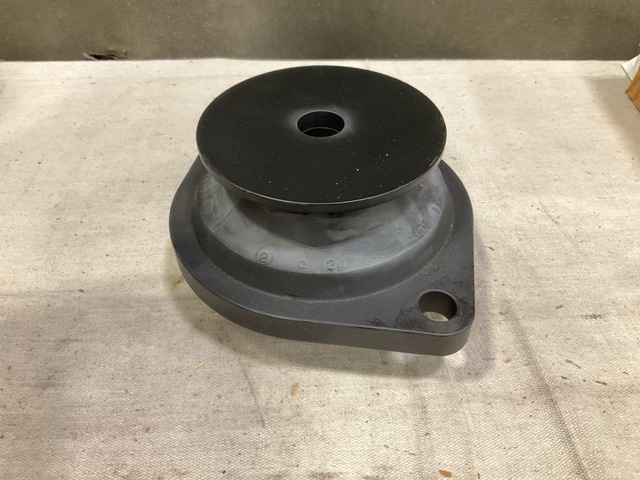 (4) Oil States 6E900 Resilient Mounts