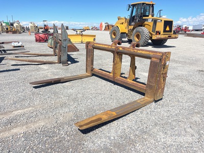67 in Wheel Loader Forks - Fits Cat 950G