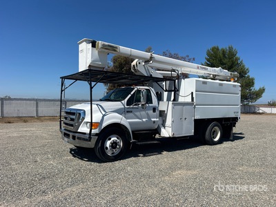 2006 Terex HI Ranger XT 55 55 ft on 2006 Ford F-750 XL 4x2 Forestry Chipper Body Autohoogwerker