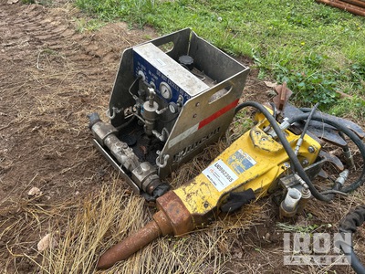 Epiroc SBU220 Hydraulic Breaker & Oiler
