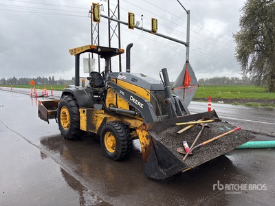 2015 John Deere 210L 4x4 Chargeuse entretien paysager