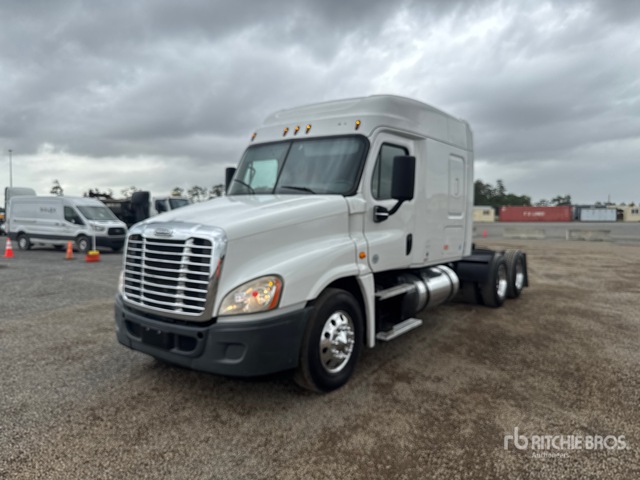 2019 Freightliner Cascadia 125 6x4 T/A Sleeper Truck Tractor