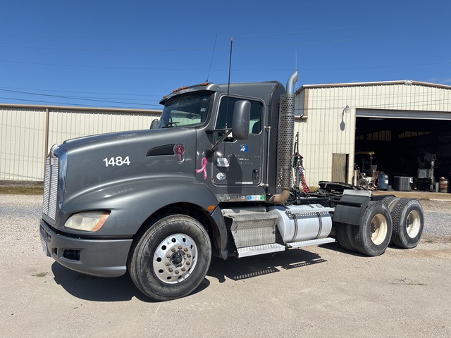 2013 Kenworth T660 6x4 T/A Day Cab Truck Tractor 2013 Kenworth T660 6x4 T/A Day Cab Truck Tractor