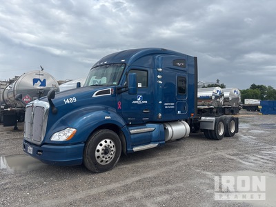 2017 Kenworth T680 6x4 Cabeza Tractora Cabina Dormitorio
