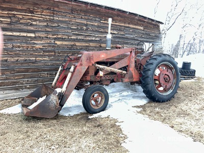 1951 Farmall M 5 ft Loader Bucket 2WD Tractor Agrícola (Inoperable)