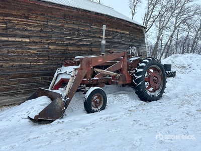 Farmall M 5 ft Loader Bucket Trattore agricolo 2RM (Inoperable)